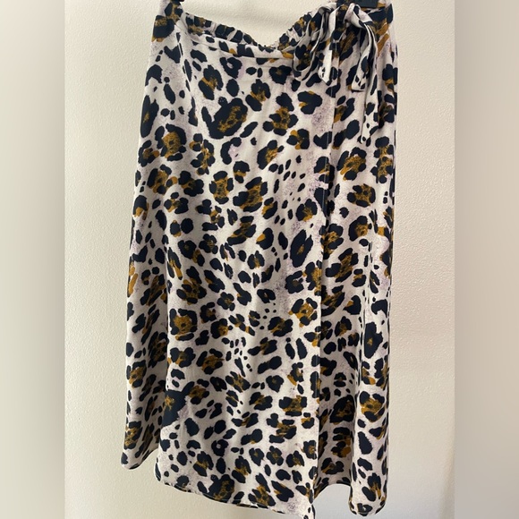 Urban Romantics Wrap Leopard Skirt - Med - Picture 9 of 9